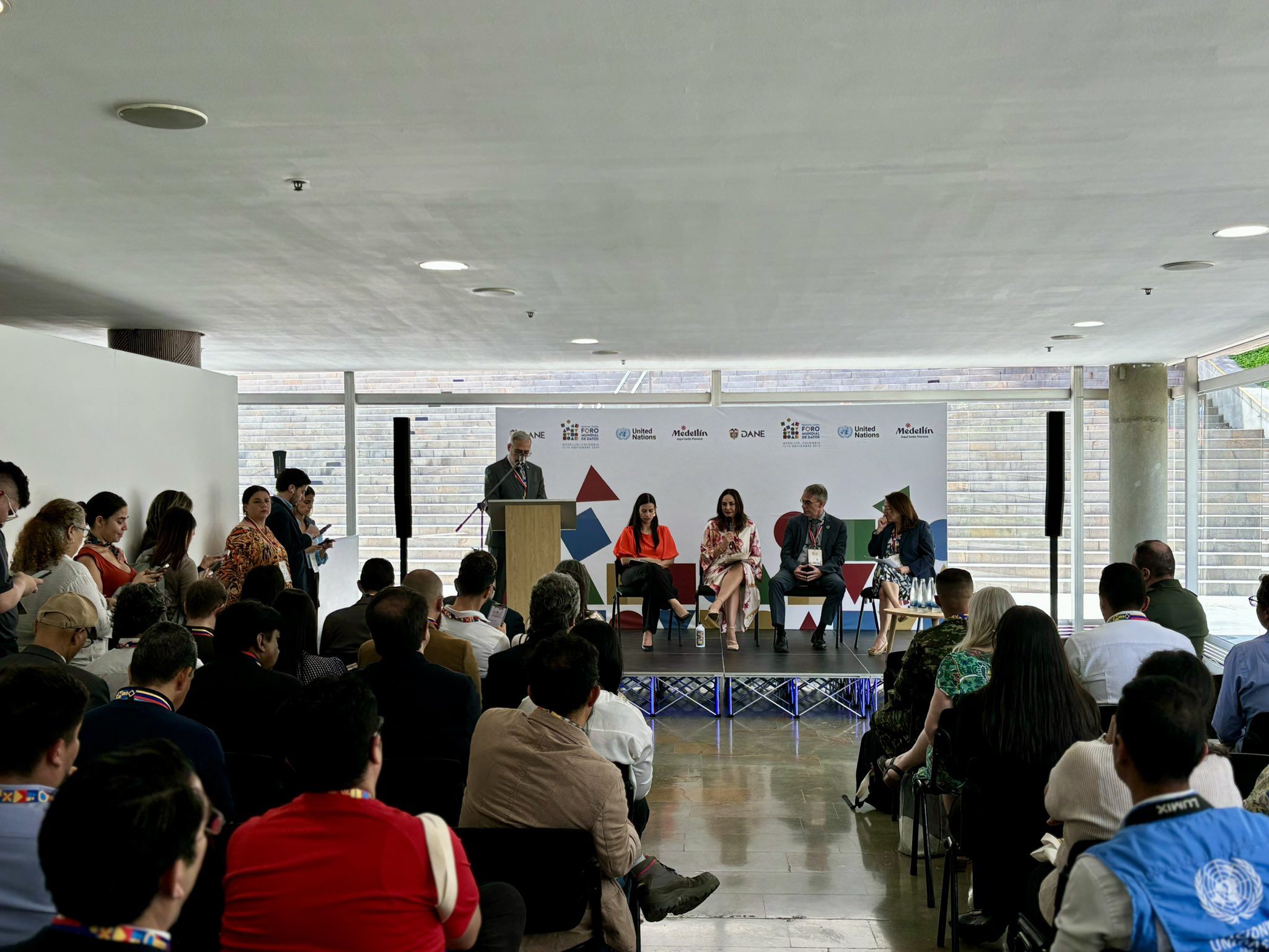 Con analistas de todo el mundo, comenzó el Foro Internacional de Datos en Medellín 