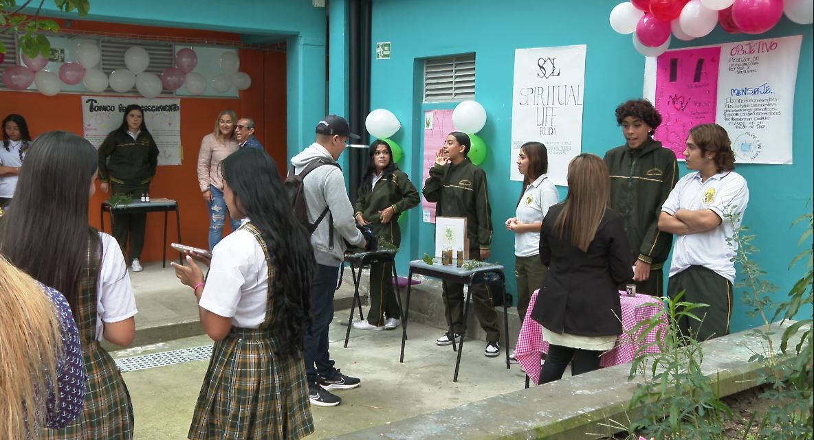 Crean modelo pedagógico en Medellín para garantizar permanencia escolar