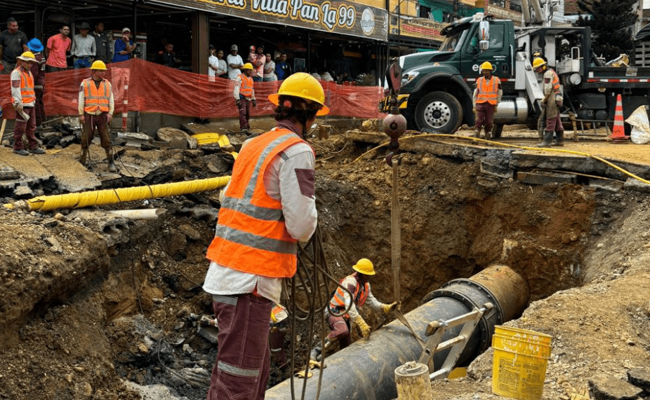 Hay cierre vial indefinido por contingencia en Santa Cruz