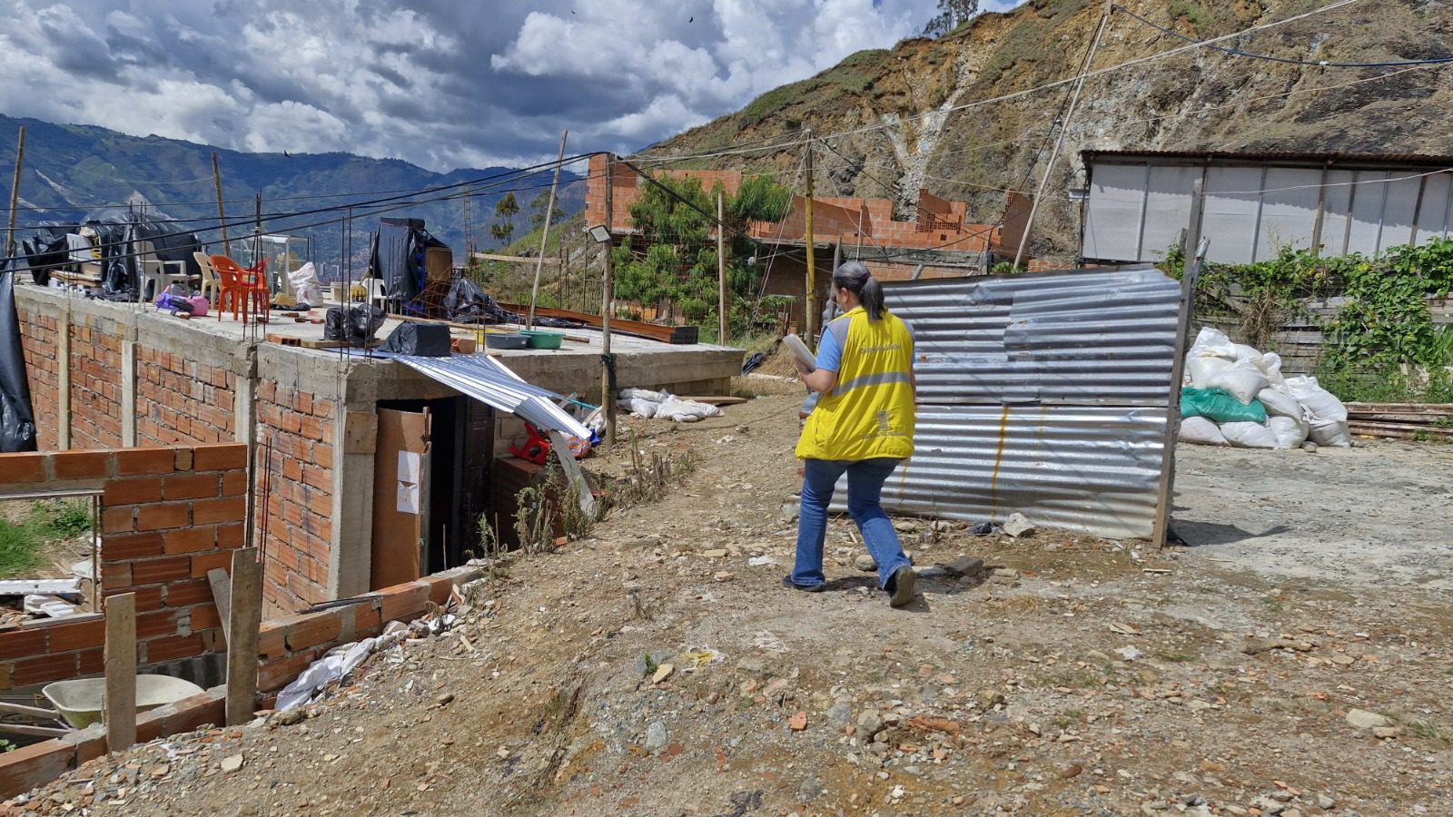 Más de 2.900 personas han sido atendidas por riesgo o emergencias en Medellín