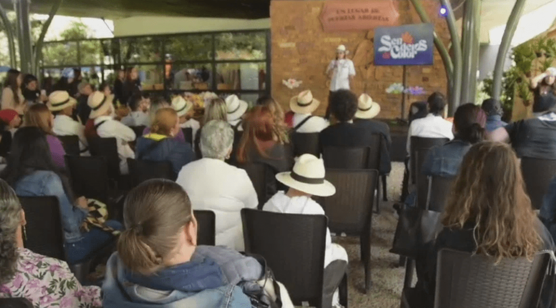 Silleteros de Santa Elena reciben ayuda de estudiantes para mejorar sus ideas de negocio