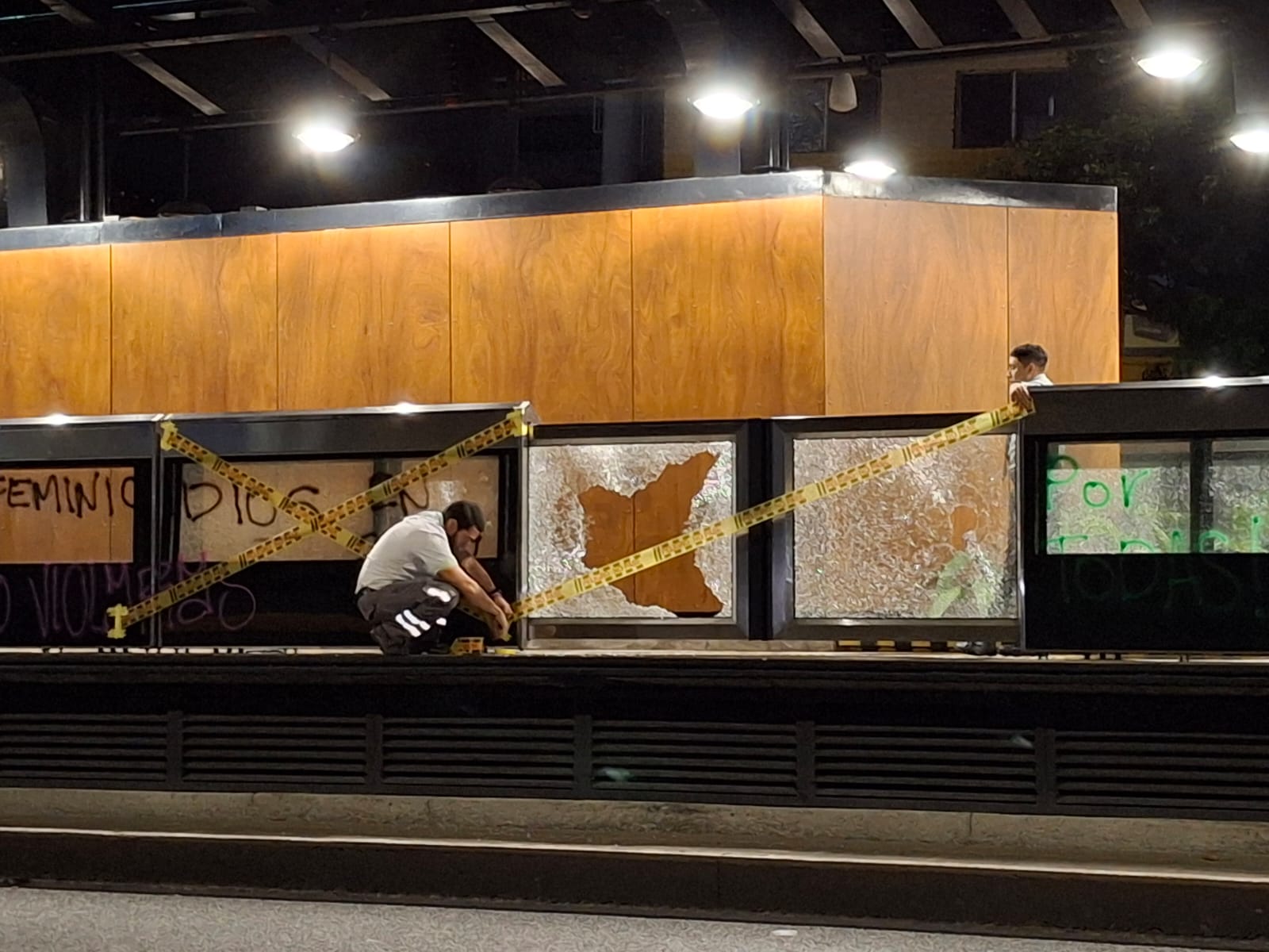 Vandalizan estación de Metroplús durante la movilización del 25N en Medellín