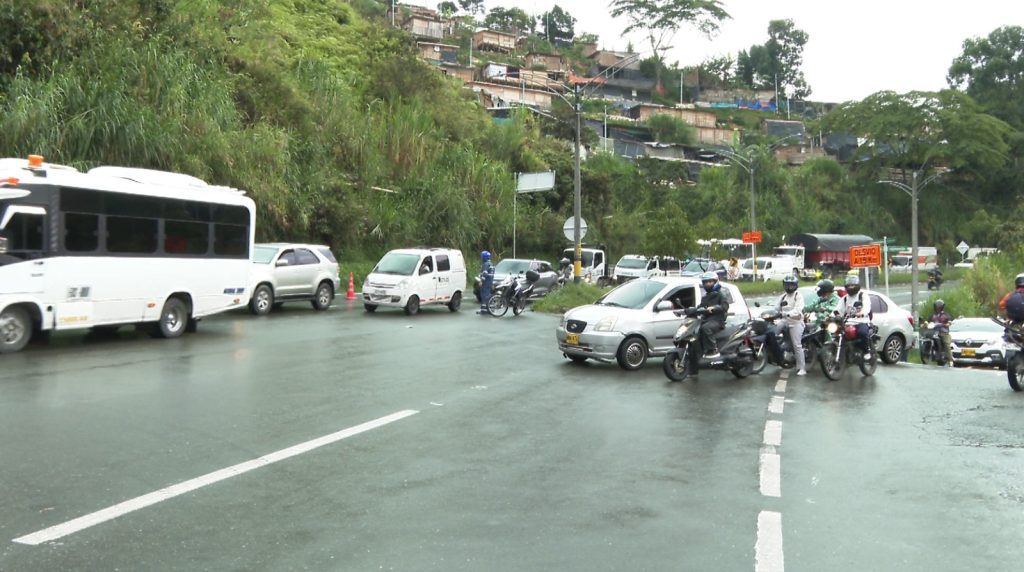 Denuncian alto riesgo en vía de acceso a San Cristóbal por imprudencias