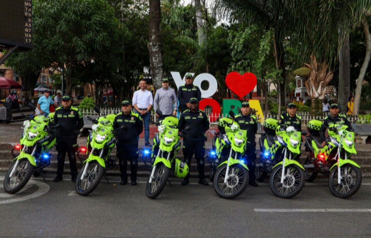 Copacabana reforzó su estación de policía con 6 motocicletas y personal femenino