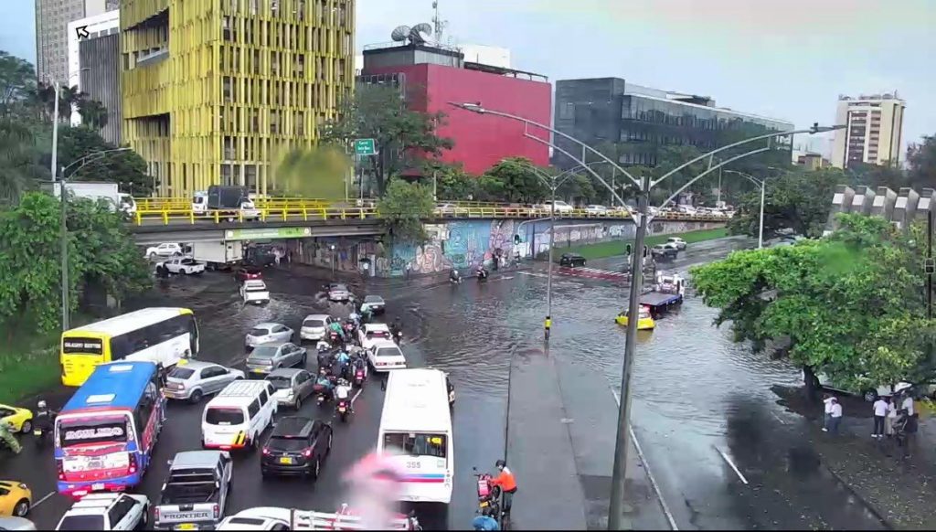 Tormenta eléctrica en Medellín: reportan granizada y árboles caídos