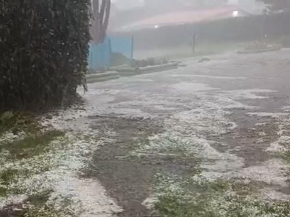 Qué granizada: así fue el impresionante aguacero en Santa Elena este jueves