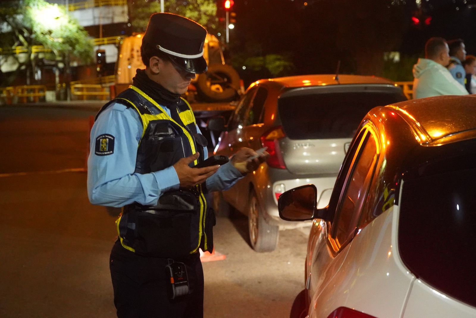 ¿Le han puesto este aviso en el carro? Vea la nueva modalidad de multas falsas