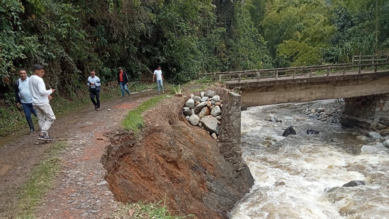 Hay alerta por lluvias en Antioquia: monitorean inundaciones y aumento de cauces