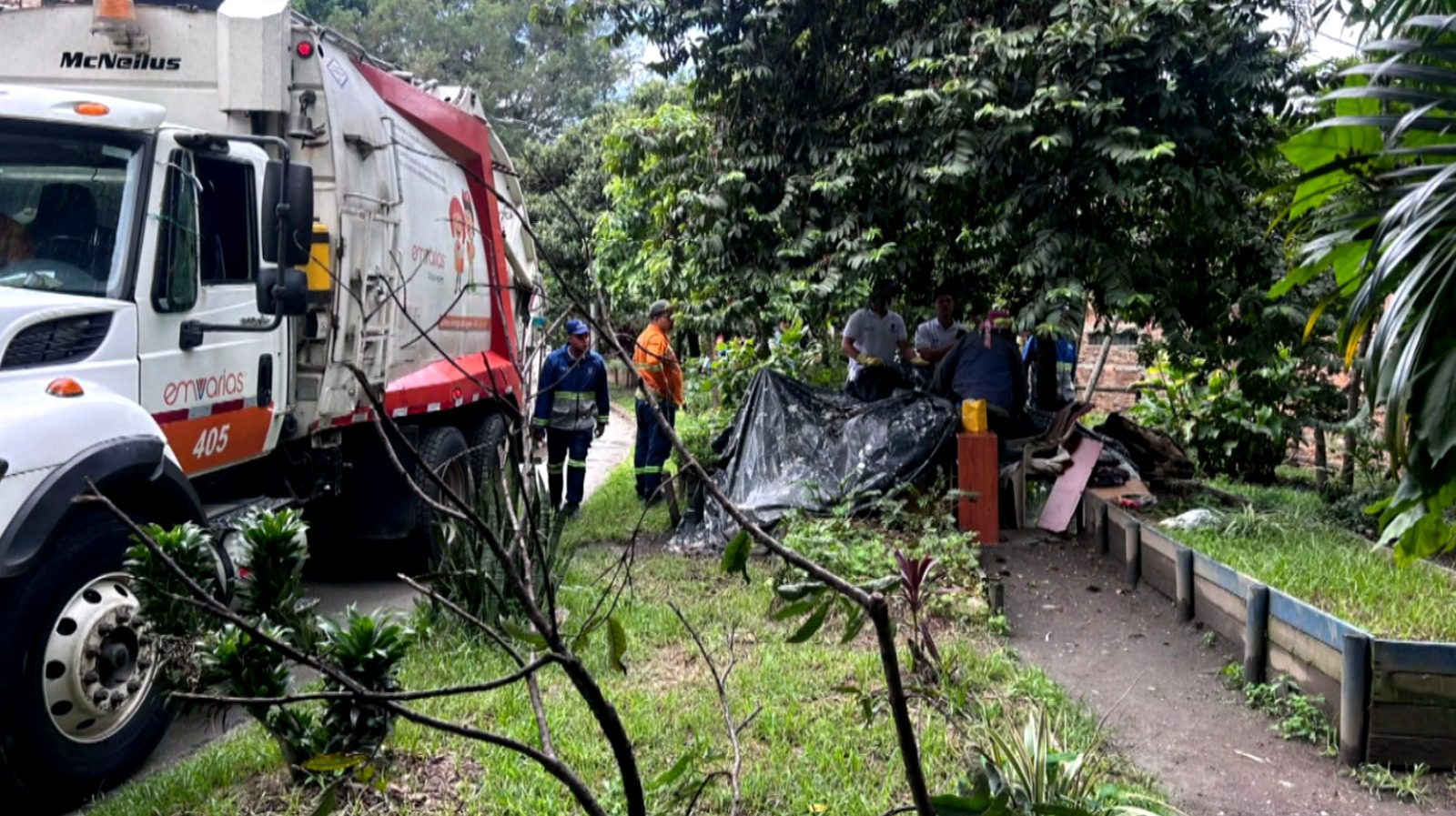 Operativo en Barrio Antioquia: desmontan 24 cambuches y recolectan basuras