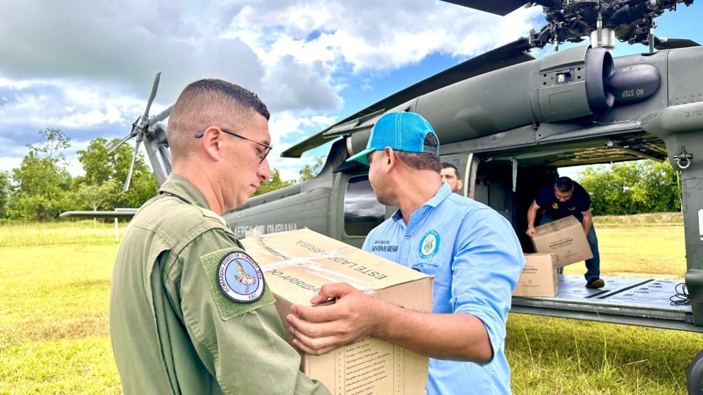 Fuerza Aérea trasladó ayudas a Urabá para damnificados por erupción de volcán