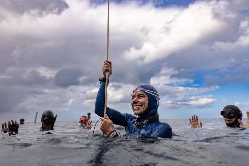 Colombiana Sofía Gómez alcanza nuevo récord de apnea en Dominica