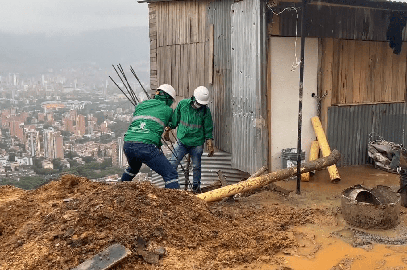 Desmontan cuatro construcciones ilegales en la comuna 13