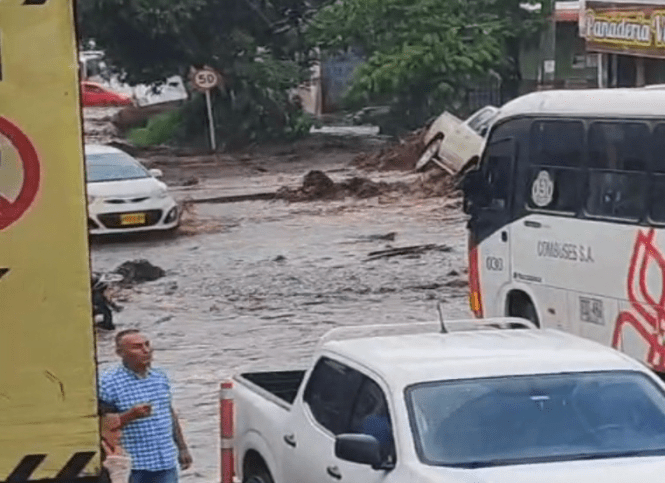 Estos son los dramáticos videos que dan cuenta de la emergencia en Santa Cruz