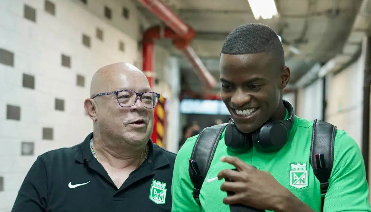 Andrés Román, el lateral derecho que enamoró a la hinchada de Atlético Nacional con su desempeño en 2024, podría estar viviendo un nuevo capítulo en su carrera. Según medios argentinos, Boca Juniors habría renovado su interés en el colombiano, reviviendo una historia que quedó inconclusa hace un par de años debido a un problema cardíaco.