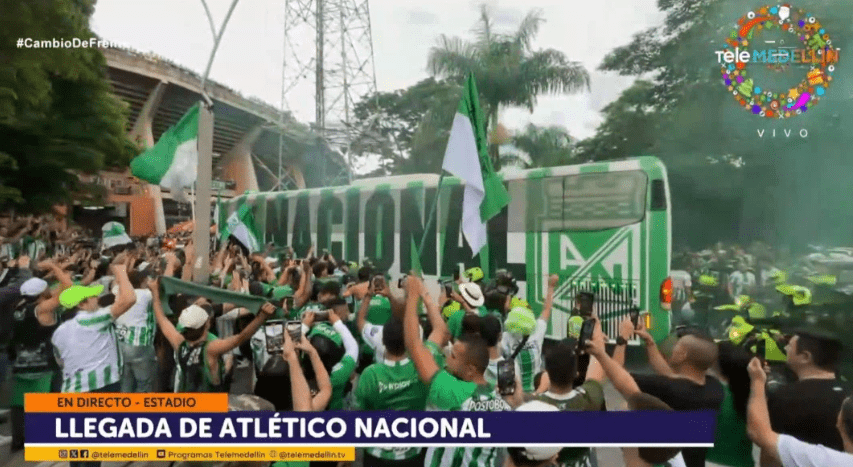 Así fue la llegada del bus de Atlético Nacional al Atanasio Girardot