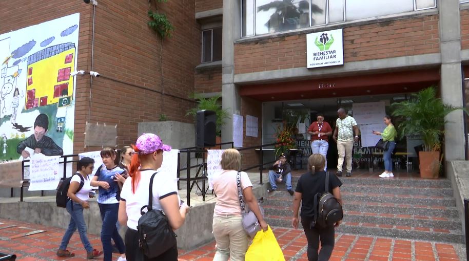 Funcionarios del ICBF protestan por malas condiciones en una de sus sedes