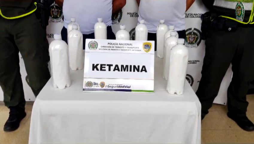 Incautan 10 botellas de ketamina camufladas en un bus intermunicipal