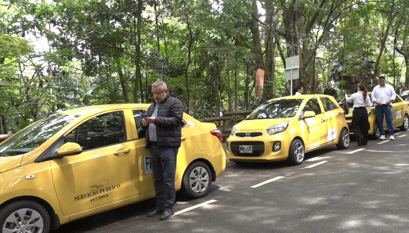 Empresas de taxis capacitan a conductores para prestar buen servicio en diciembre