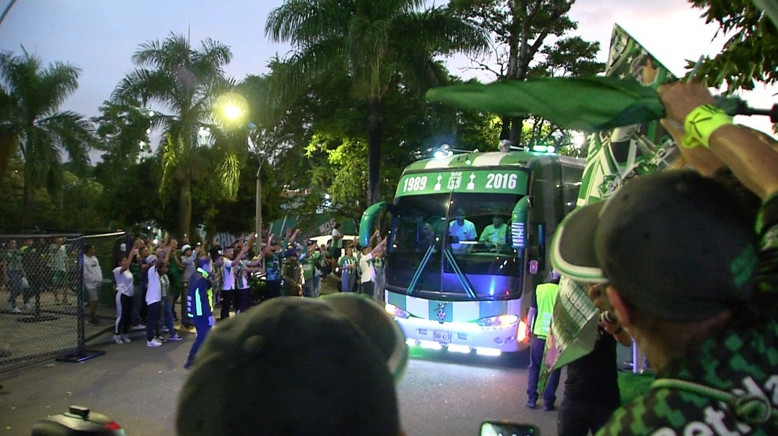 Alegría verdolaga: así vivió la hinchada de Nacional el primer partido ante América