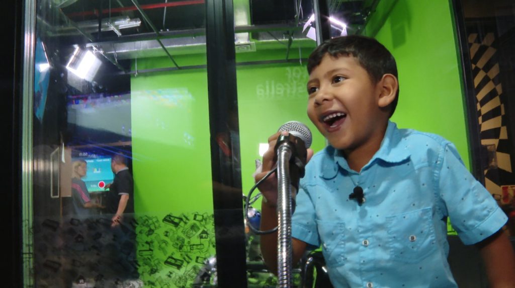 Niño de 7 años con cardiopatía sueña con ser camarógrafo: Telemedellín lo hizo posible