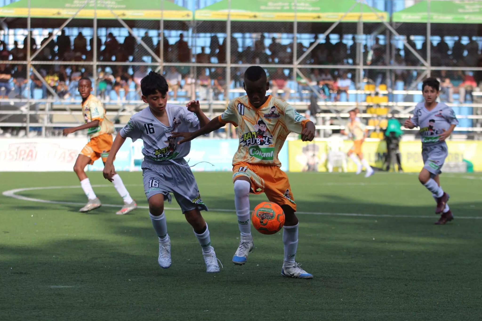 Estamos AL AIRE con el emocionante partido entre el Juan Pablo II (Medellín) vs. Corpaven FC (Cartagena) en el marco del Babyfútbol 2025. Un evento lleno de pasión deportiva y talento juvenil que reúne a los mejores equipos del país.