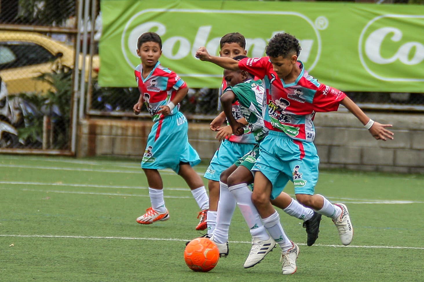 Estamos AL AIRE con el emocionante partido entre Arauca FC vs. Comfenalco Antioquia en el marco del Babyfútbol 2025. Un evento lleno de pasión deportiva y talento juvenil que reúne a los mejores equipos del país.