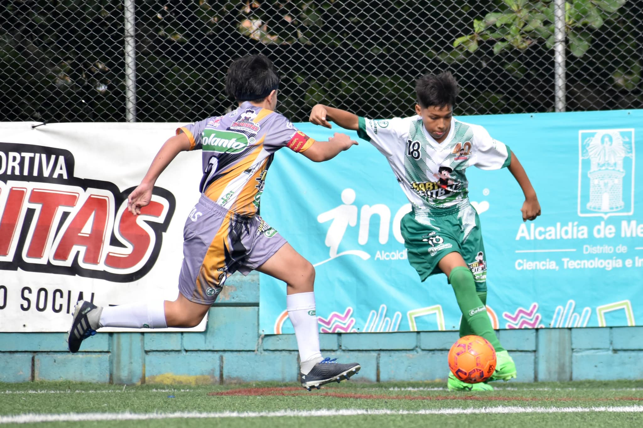 Estamos AL AIRE con el emocionante partido entre el Municipio de Segovia vs. Athletic Club (Medellín) en el marco del Babyfútbol 2025. Un evento lleno de pasión deportiva y talento juvenil que reúne a los mejores equipos del país.