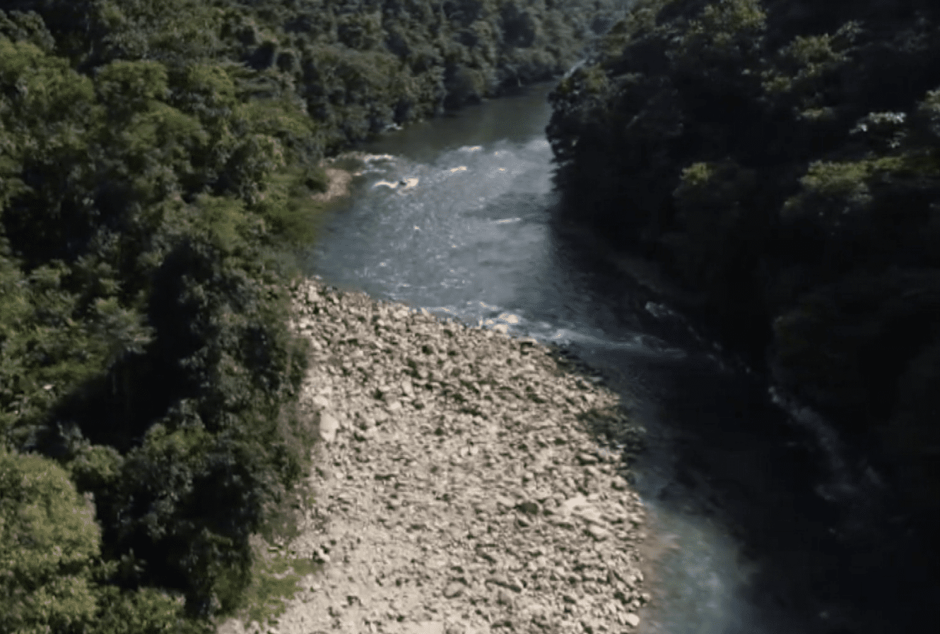 Buscan a joven que fue arrastrado por una creciente del río Samaná