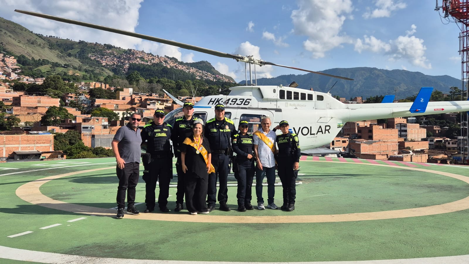 Ganadores del reinado del adulto mayor montaron por primera vez en helicóptero