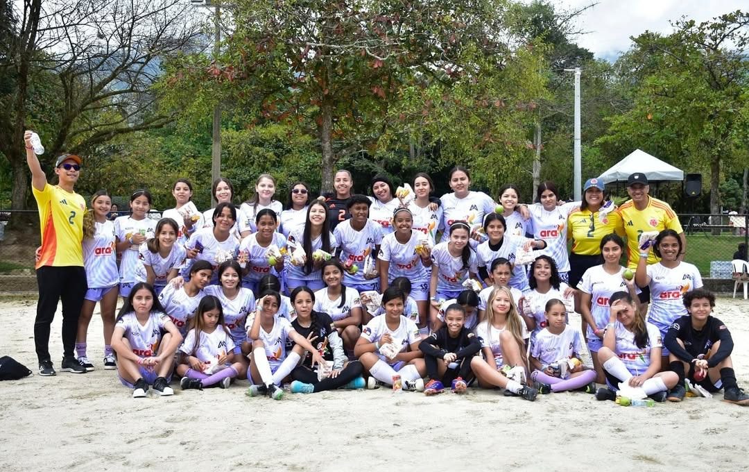 Fundación Manuela Vanegas abre convocatoria para mujeres futbolistas: así puede aplicar