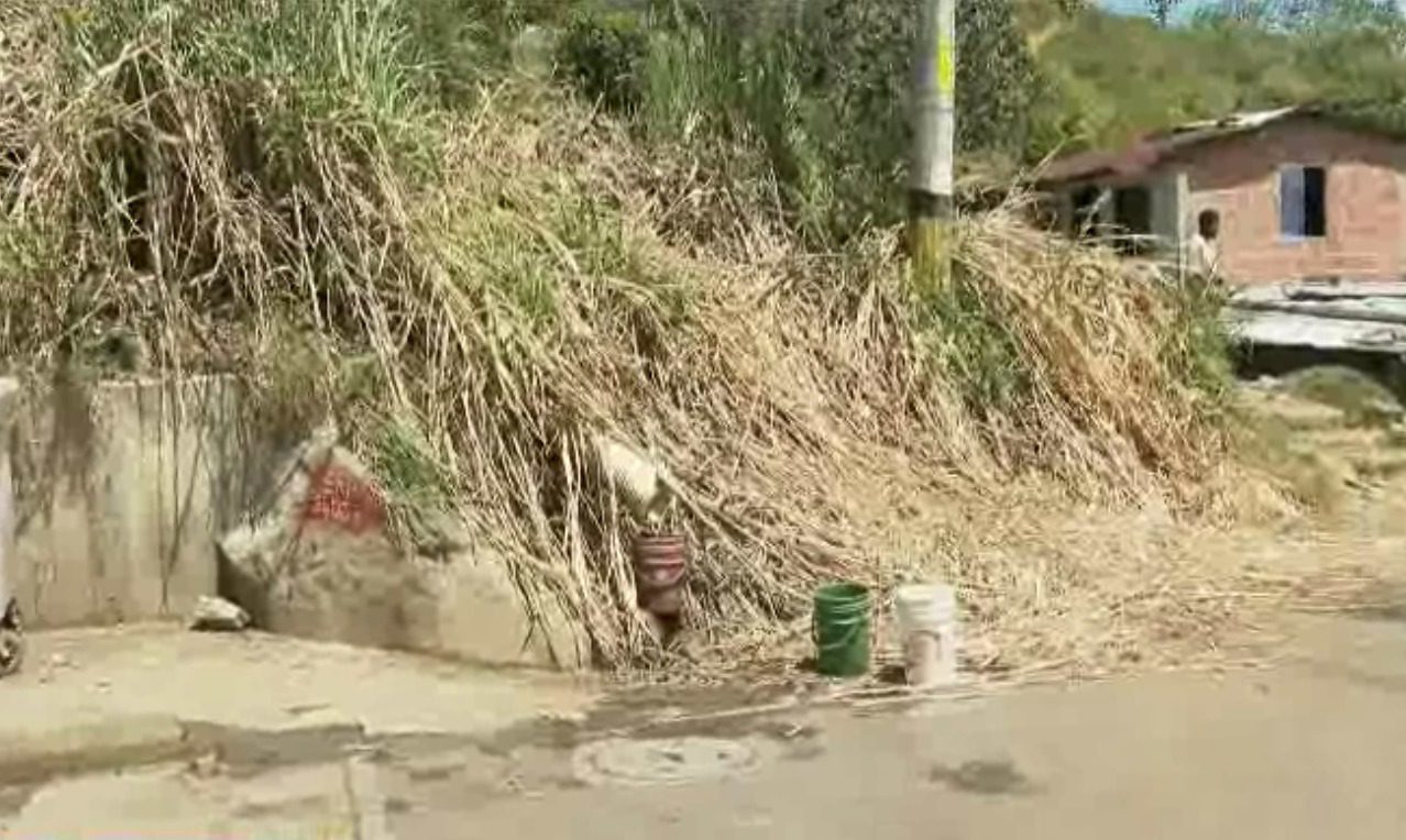 Más de 6 mil usuarios permanecen sin agua en el sector noroccidental de Medellín