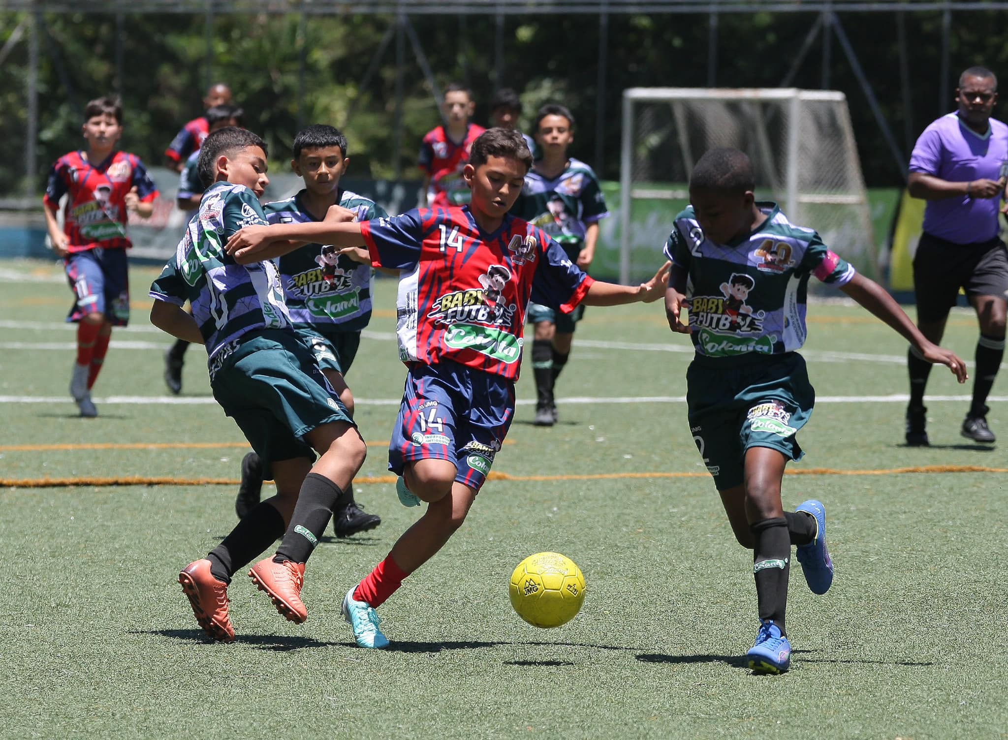 Estamos AL AIRE con el emocionante partido entre el Belén La Nubia A.Z. vs. Independiente Santa Fe en el marco del Babyfútbol 2025. Un evento lleno de pasión deportiva y talento juvenil que reúne a los mejores equipos del país.