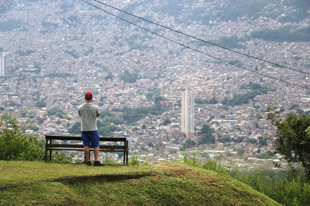 Autoridades invitan a turistas a cuidar los cerros tutelares de Medellín