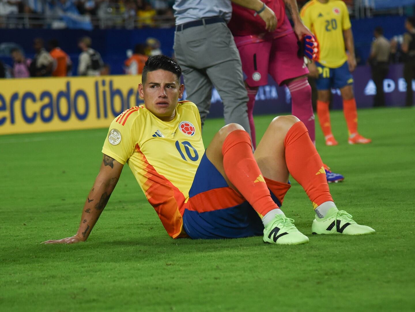 El cierre del 2024 no fue fácil para la familia del reconocido futbolista colombiano James Rodríguez. Este 31 de diciembre, María del Pilar Rubio, madre del capitán de la Selección Colombia, compartió una noticia que conmovió a sus seguidores: la despedida de su mascota, Coqui, un fiel compañero que había estado con la familia en momentos importantes.