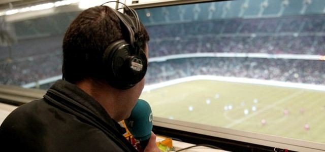 Despiden a locutor por decir que prefería un clavo en sus genitales a ver un partido de fútbol femenino