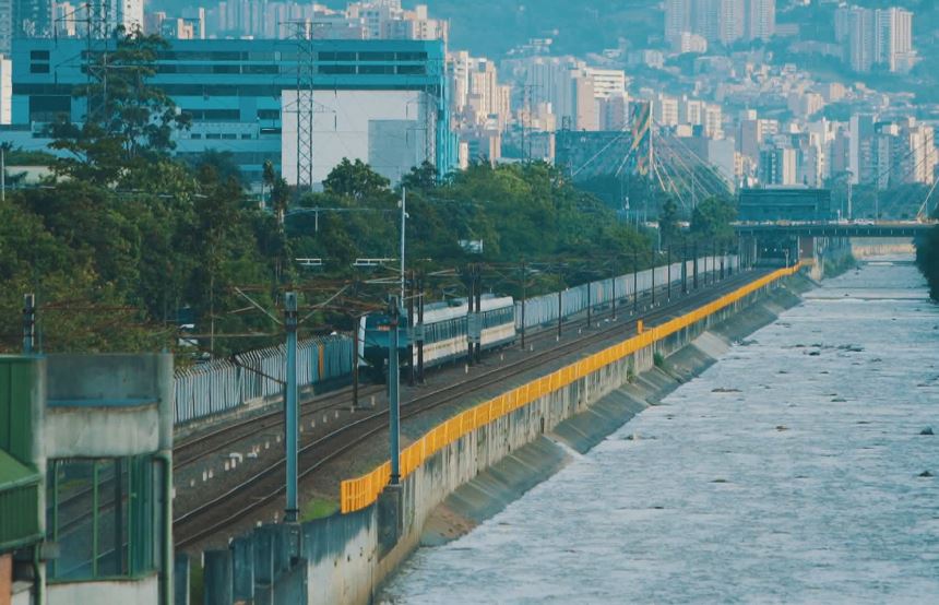 Metro de Medellín recibe certificación como primera empresa pública familiarmente responsable