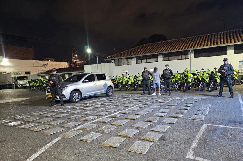 Un capturado deja hallazgo de 56 mil dosis de marihuana en un vehículo