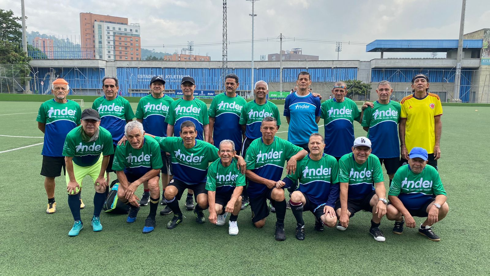 Walking Football la modalidad deportiva sin contacto para adultos y mayores que puede entrenar en Medellín