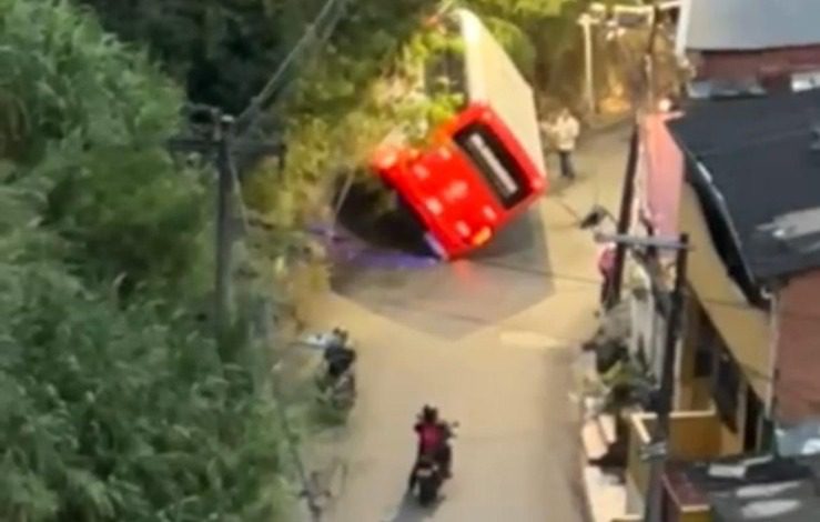 [Video] Bus de servicio público sufrió accidente de tránsito en Calasanz