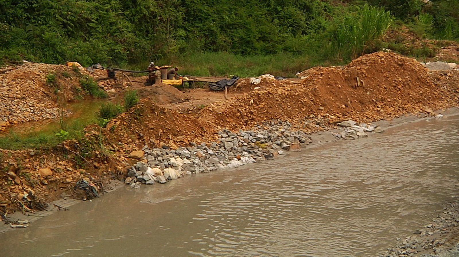 Comunidades siguen a la expectativa por alerta de inestabilidad en represa Porce III