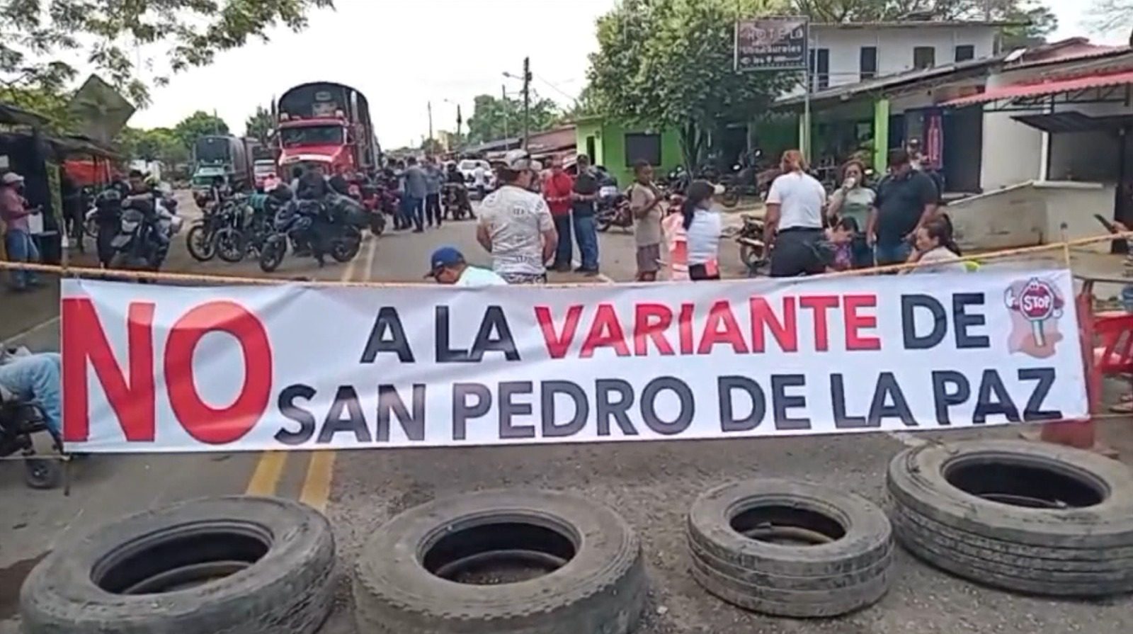 Troncal del Magdalena Medio amaneció bloqueada por protesta de comunidades