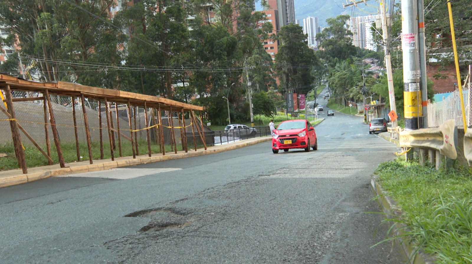 Lomas en Medellín: expertos dicen que materiales son la clave para favorecer a vehículos