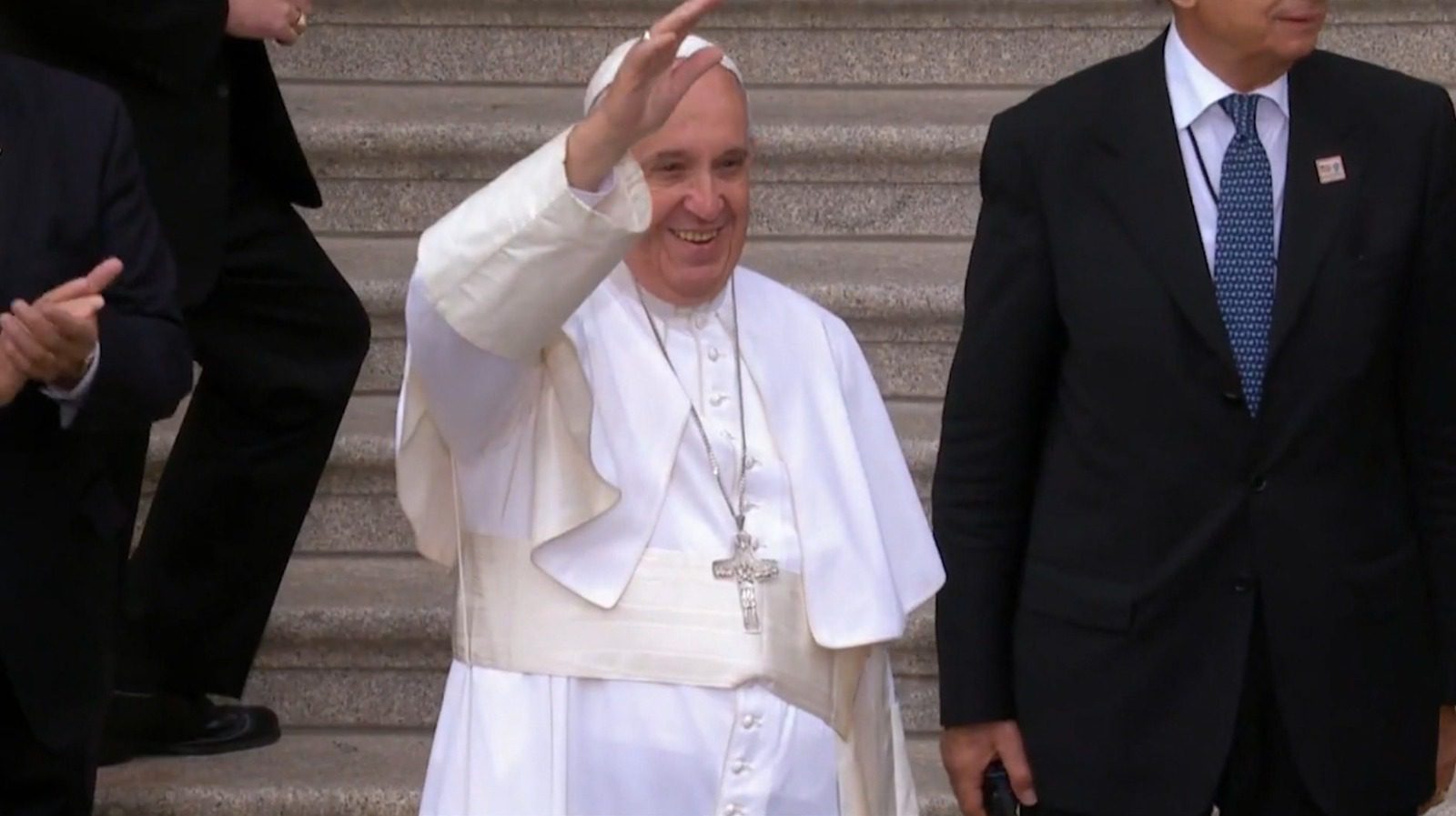 Papa Francisco pasó buena noche, pero necesitó oxígeno nuevamente