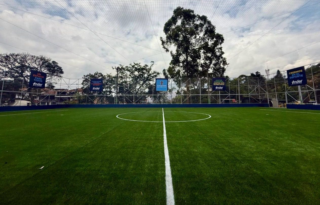 De lujo: cancha de fútbol de Aranjuez ya está lista para el disfrute de la comunidad