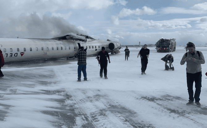 [Video] Se conoce momento exacto del accidente de avión en aeropuerto de Toronto