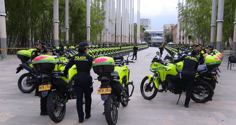 Medellín fortalece sus capacidades de seguridad con entrega de 142 motos a la policía