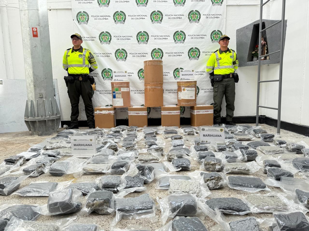 Incautan 100 kilos de marihuana tipo creepy en la vía Medellín–La Pintada