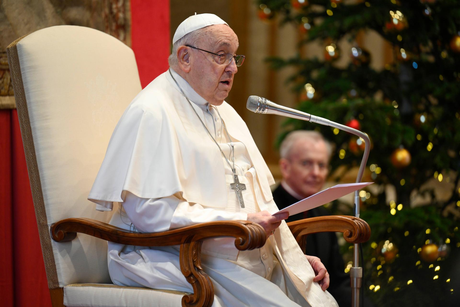 El Papa Francisco permanece hospitalizado por neumonía y su recuperación aún genera cautela