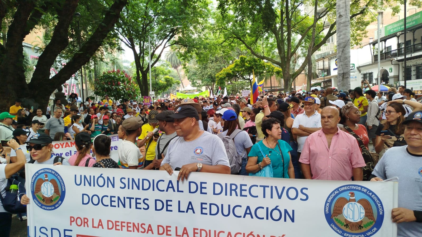 Así avanza la marcha en favor de las reformas en Medellín