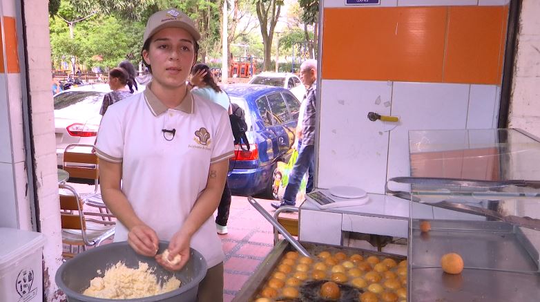 Esta es la historia de Mayeli López, una panadera de 22 años que su oficio la ayuda a crecer